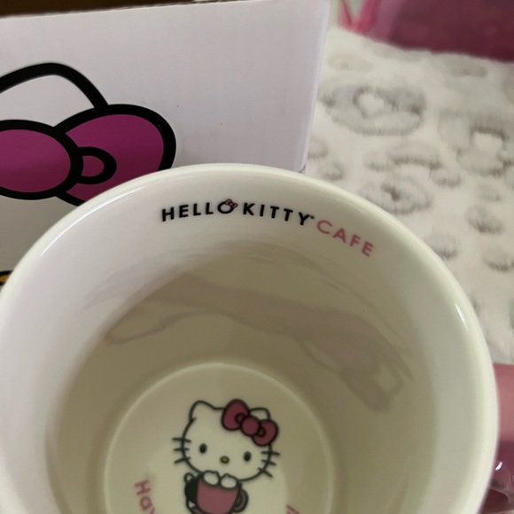 Hello Kitty items from Hello Kitty Cafe Truck from 2017 - Picture 5 of 16